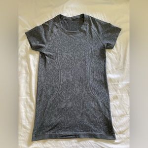 Lululemon short sleeve top